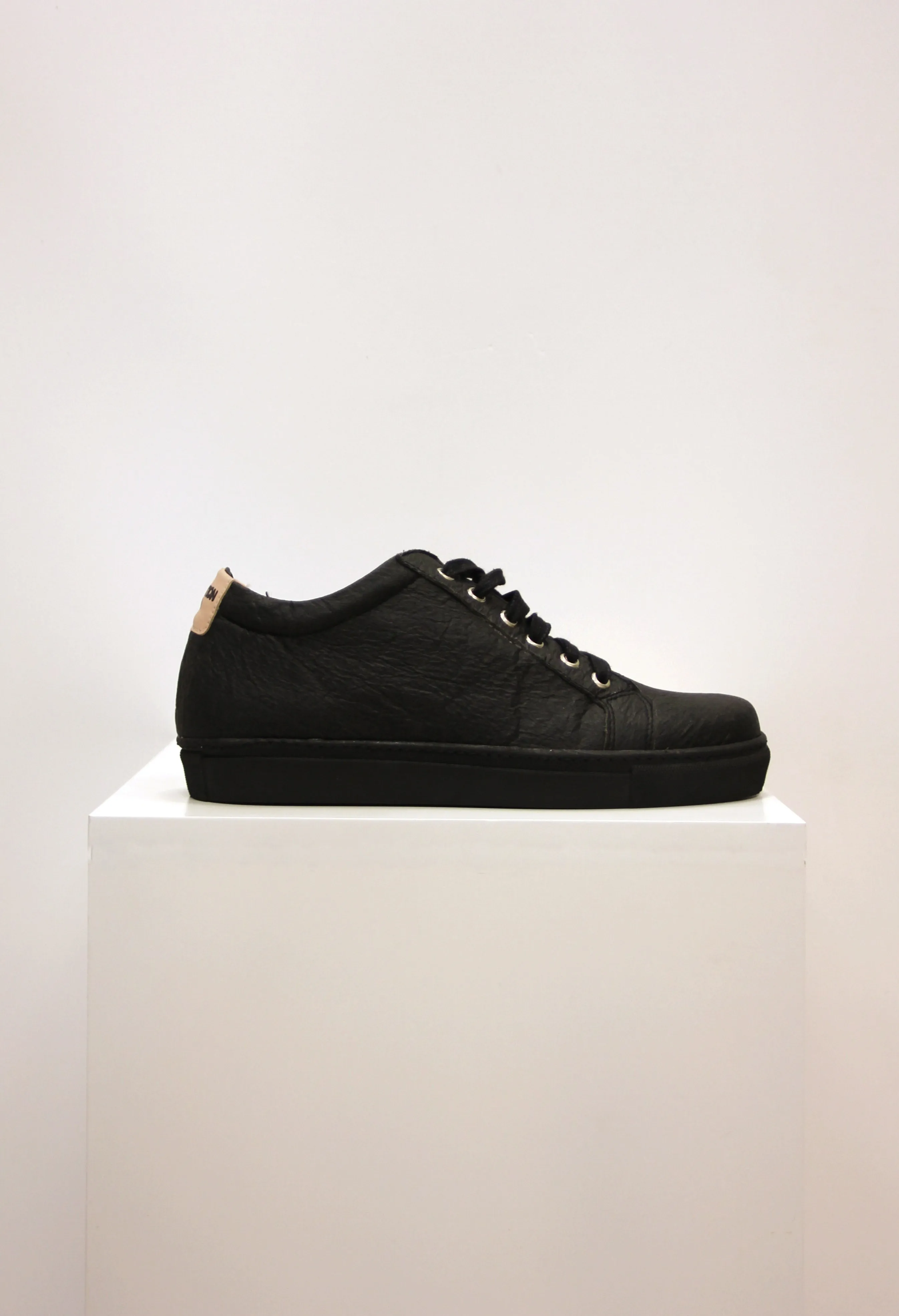 KARPOS Black Piñatex® Unisex Sneaker